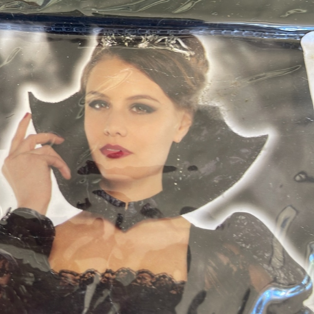 Gothic Queen - Picture 2 of 3